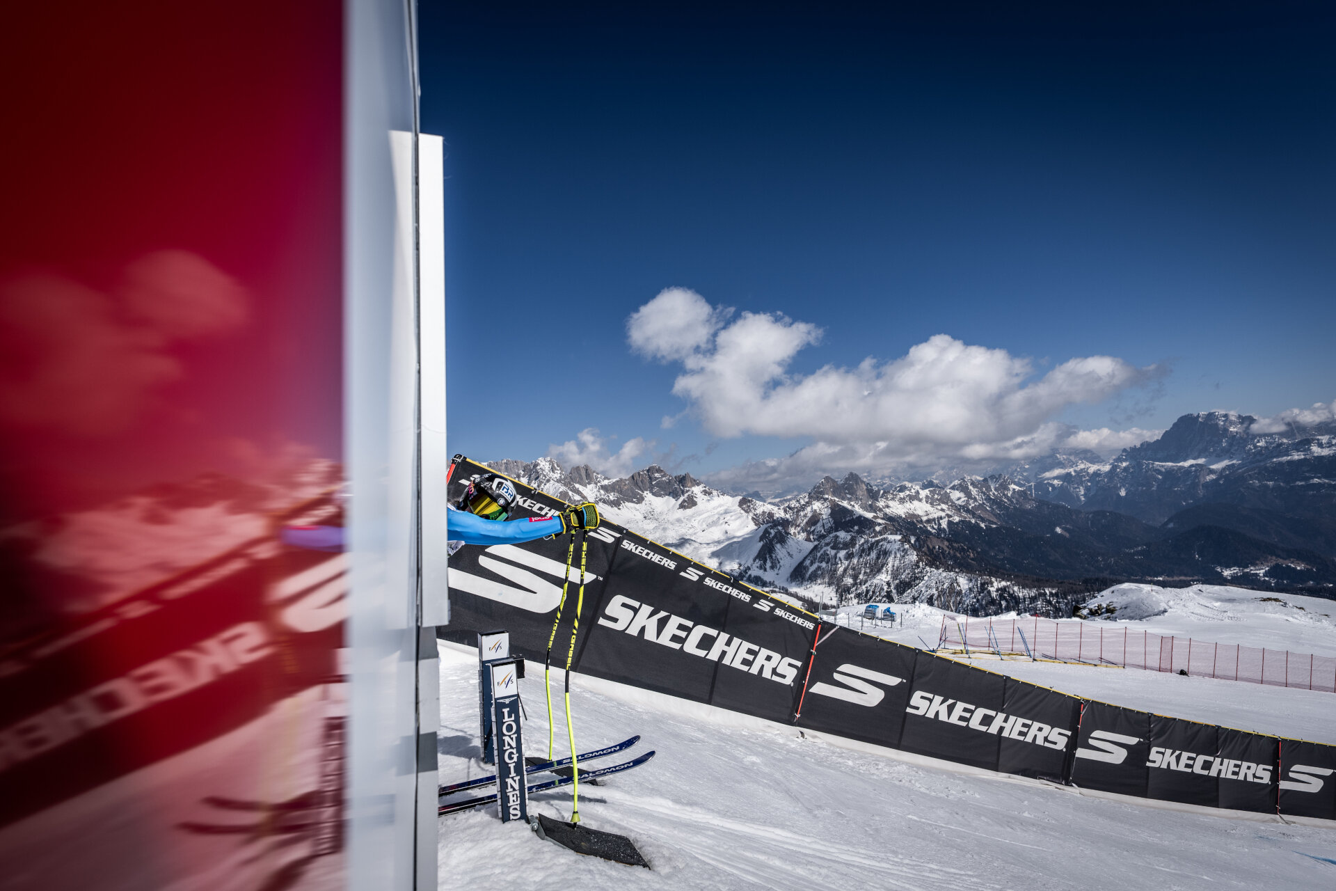Skifahrerin am Starttor der Piste „La VolatA“ während des Alpinen Ski-Weltcups der Frauen im Skigebiet San Pellegrino | © Ralf Brunel - Archivio immagini PegasoMedia